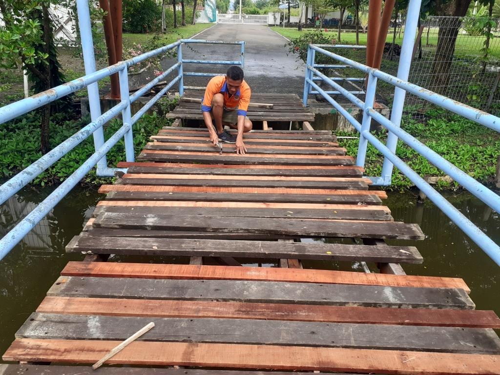 Foto aktifitas acara Perbaikan Jembatan Hutan Kota Tibang